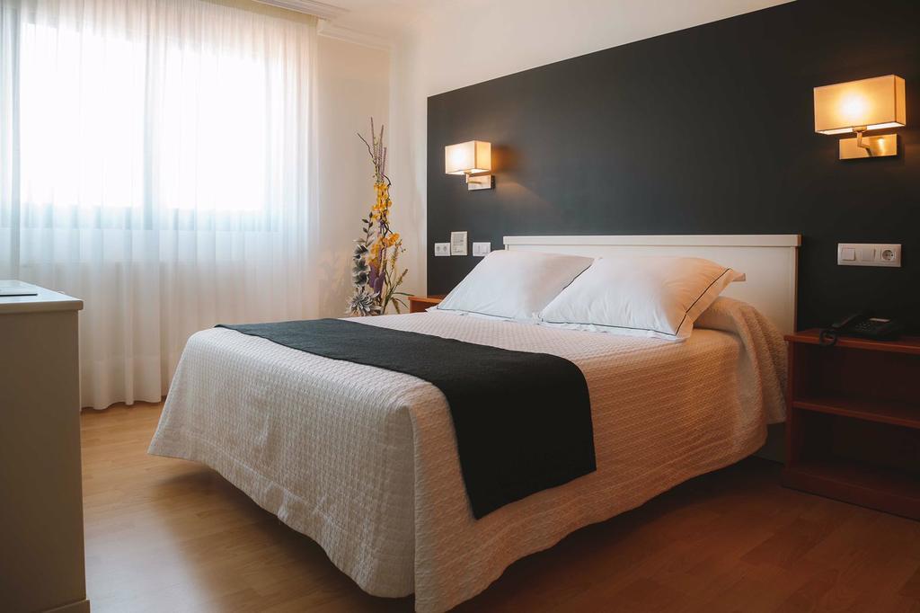 Hotel Lombina Pobra Do Caraminal Dış mekan fotoğraf